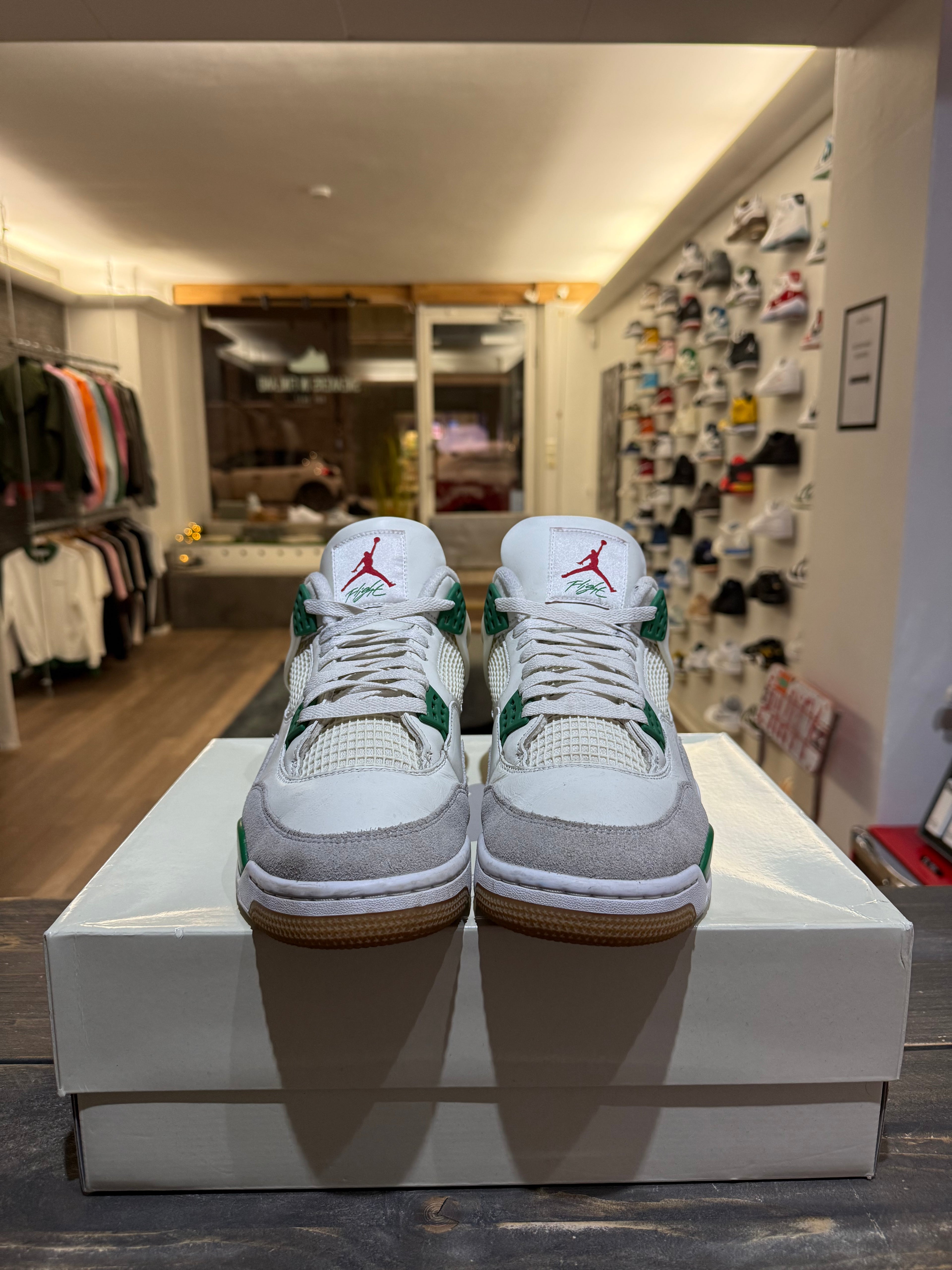 Jordan 4 Retro SB Pine Green (Eu: 45.5)