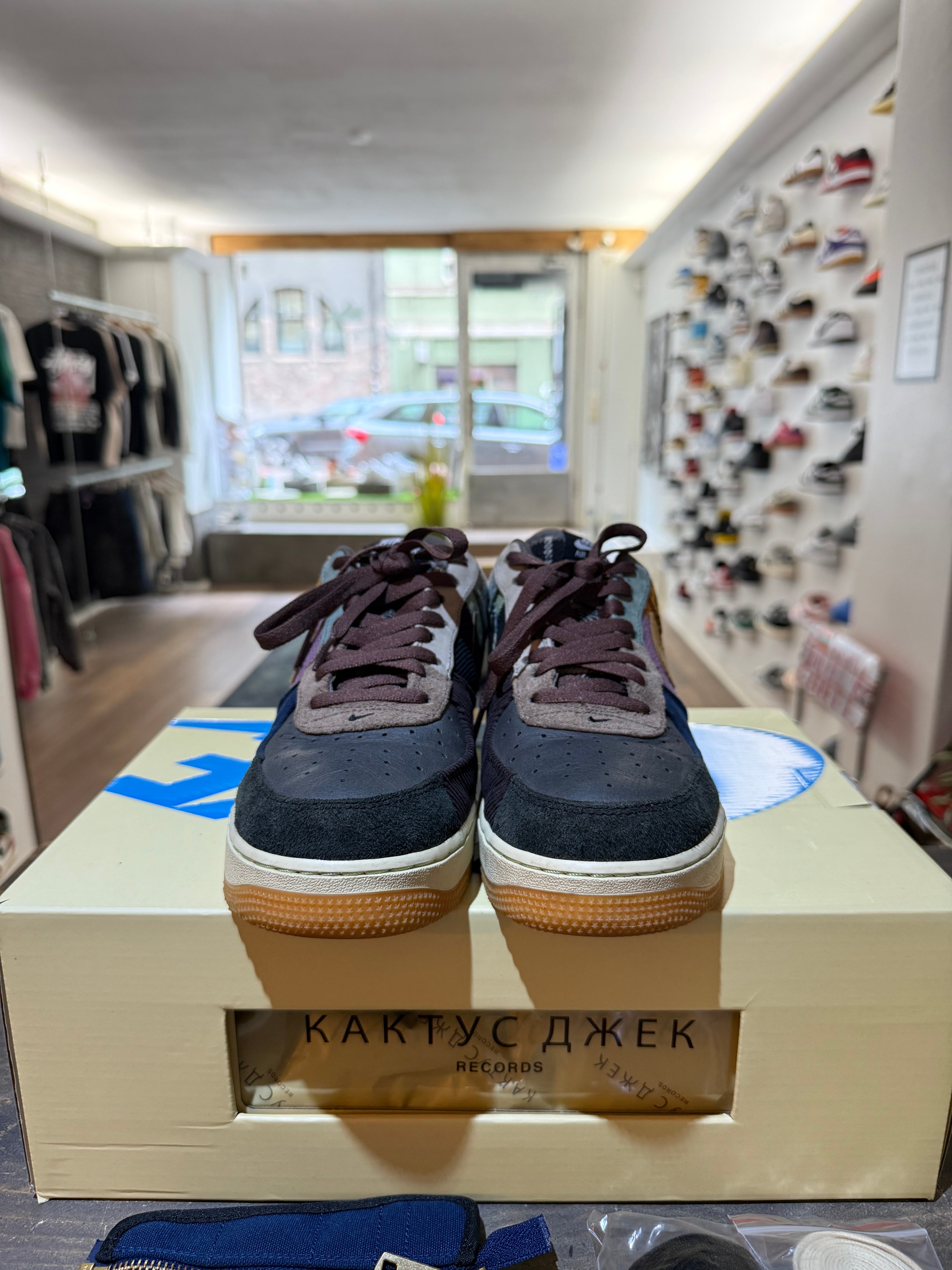 Nike Air Force 1 Low Travis Scott Cactus Jack (Eu:43)